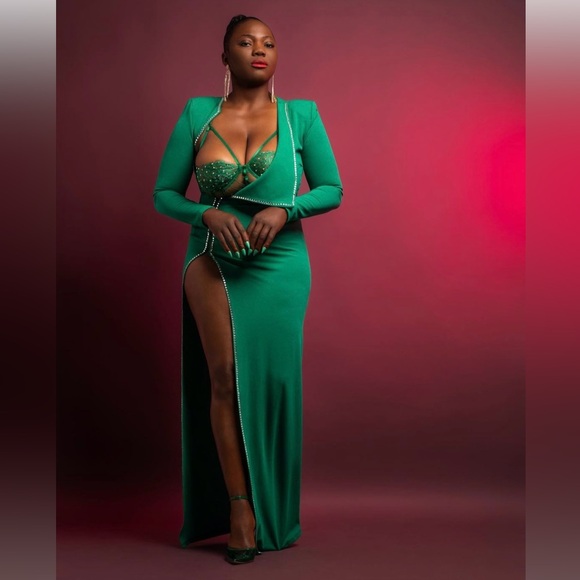 Beautiful long sleeve dress for sale. Worn once on the red carpet in Hollywood - Picture 1 of 2